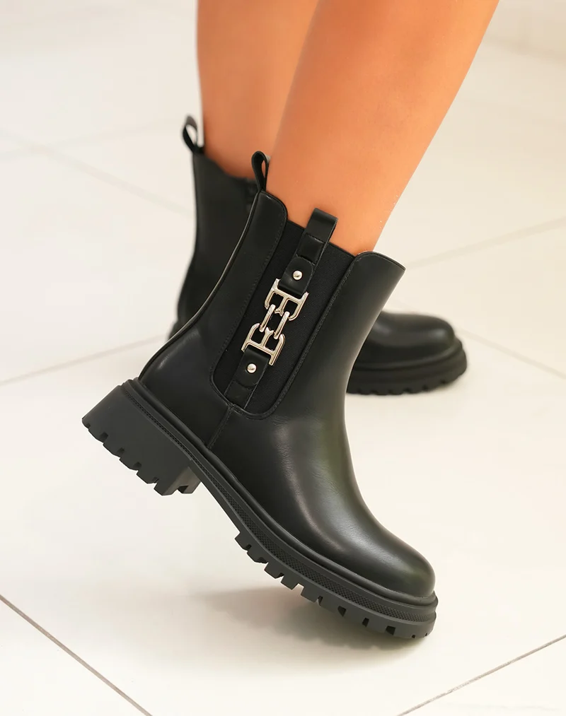 Bottines femme noires style Chelsea avec détail argenté et semelle crantée