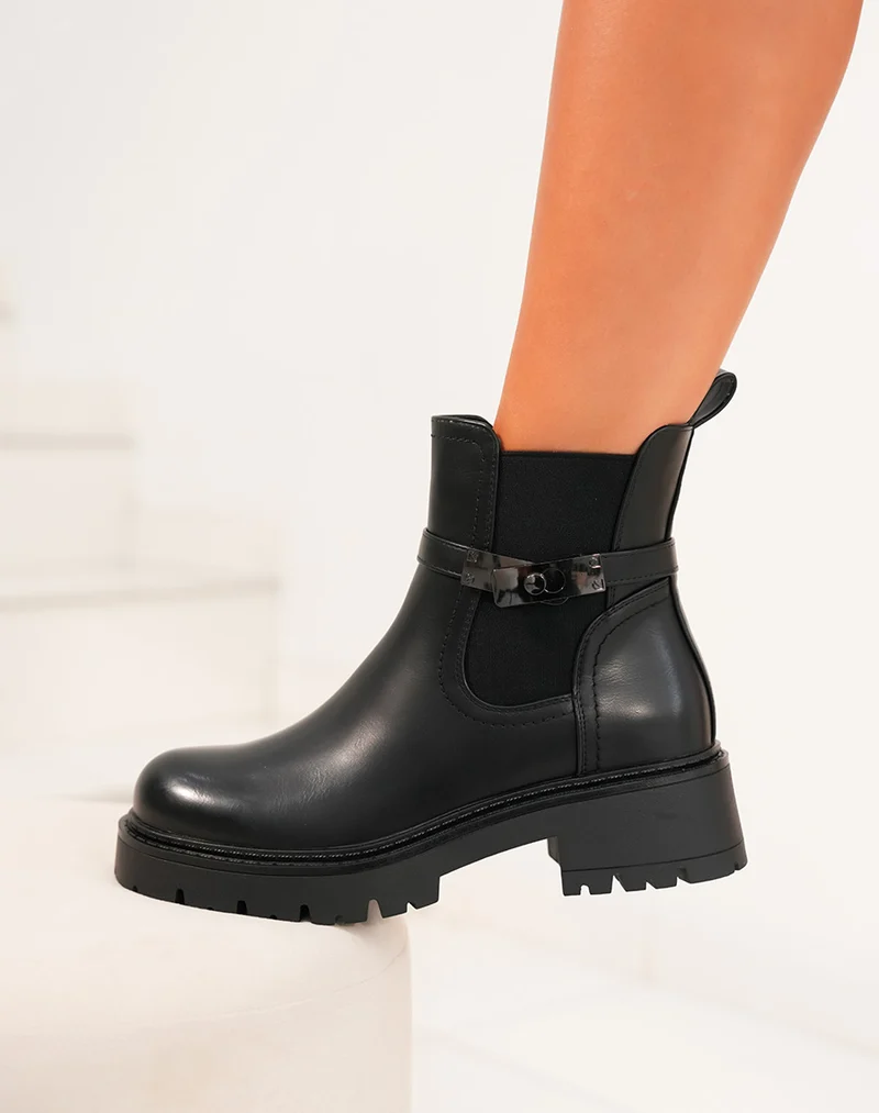 Bottines femme noires avec sangle et détail gris anthracite