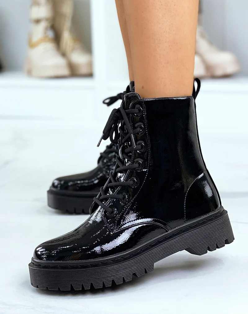 Bottines noires vernies montantes à lacets