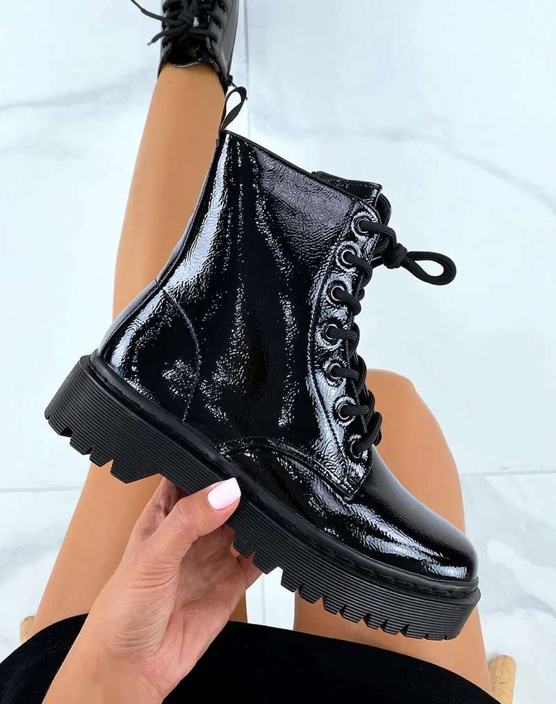 Bottines noires vernies montantes à lacets
