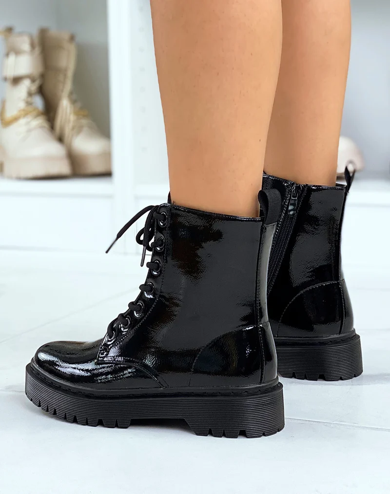 Bottines noires vernies montantes à lacets