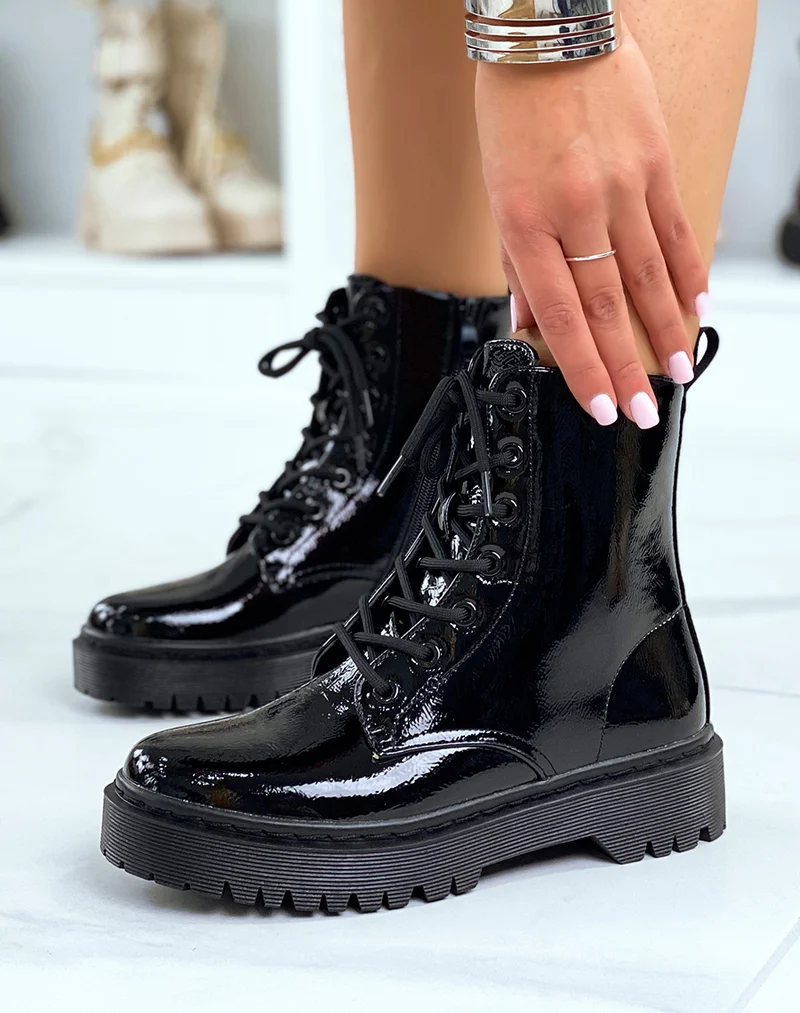 Bottines noires vernies montantes à lacets