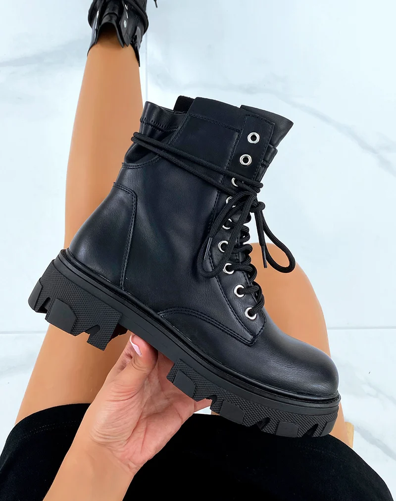 Bottines noires montantes à lacets et semelle talonnée