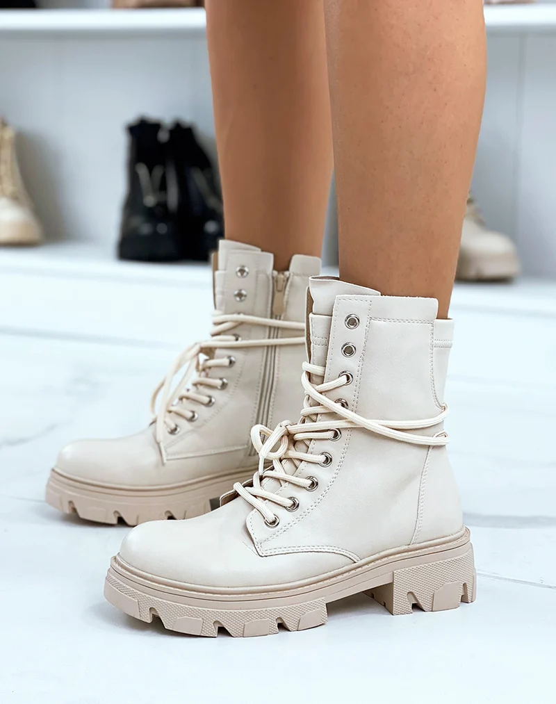 Bottines beiges montantes à lacets et semelle talonnée