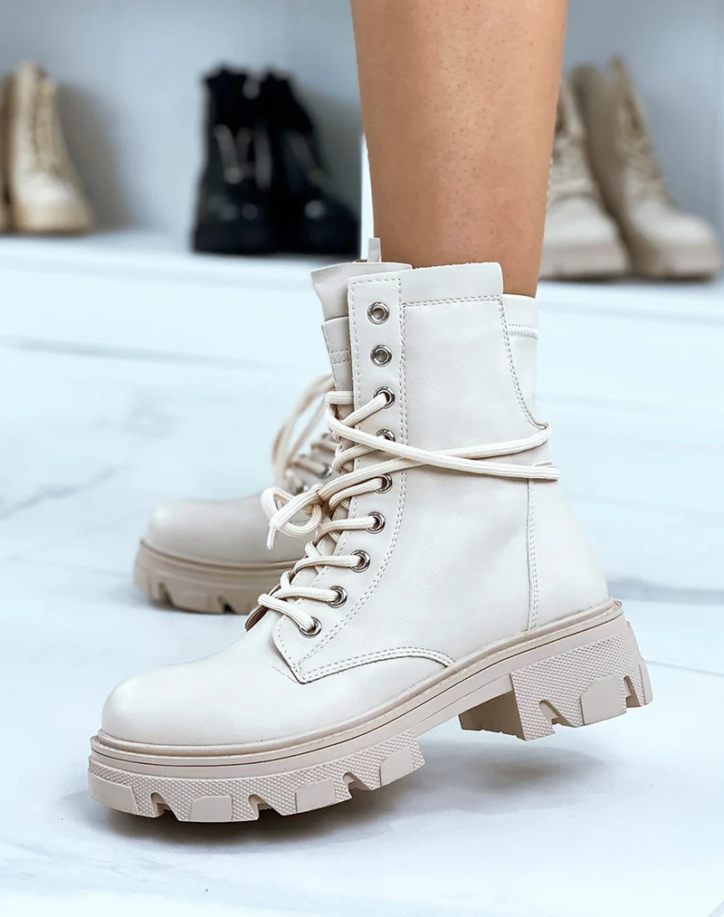 Bottines beiges montantes à lacets et semelle talonnée