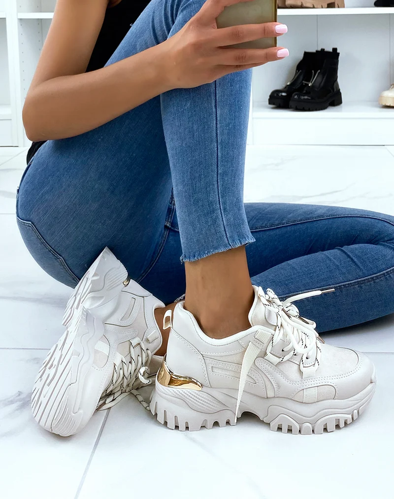 Baskets beiges bi-matière à double lacet et empiècement doré