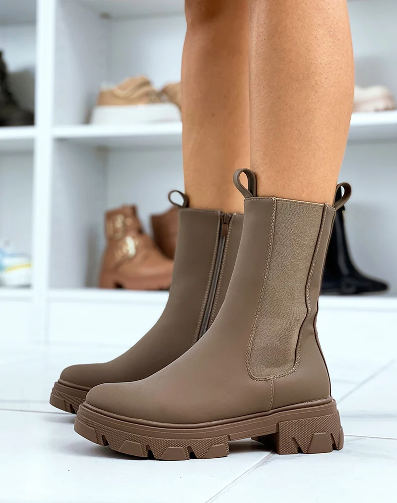 Bottines marron foncé montantes style chelsea à semelle crantée