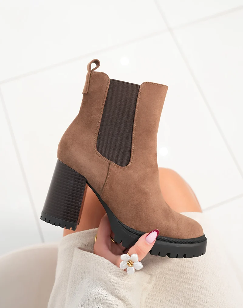 Bottines Chelsea femme en suédine marron avec talon épais et semelle crantée