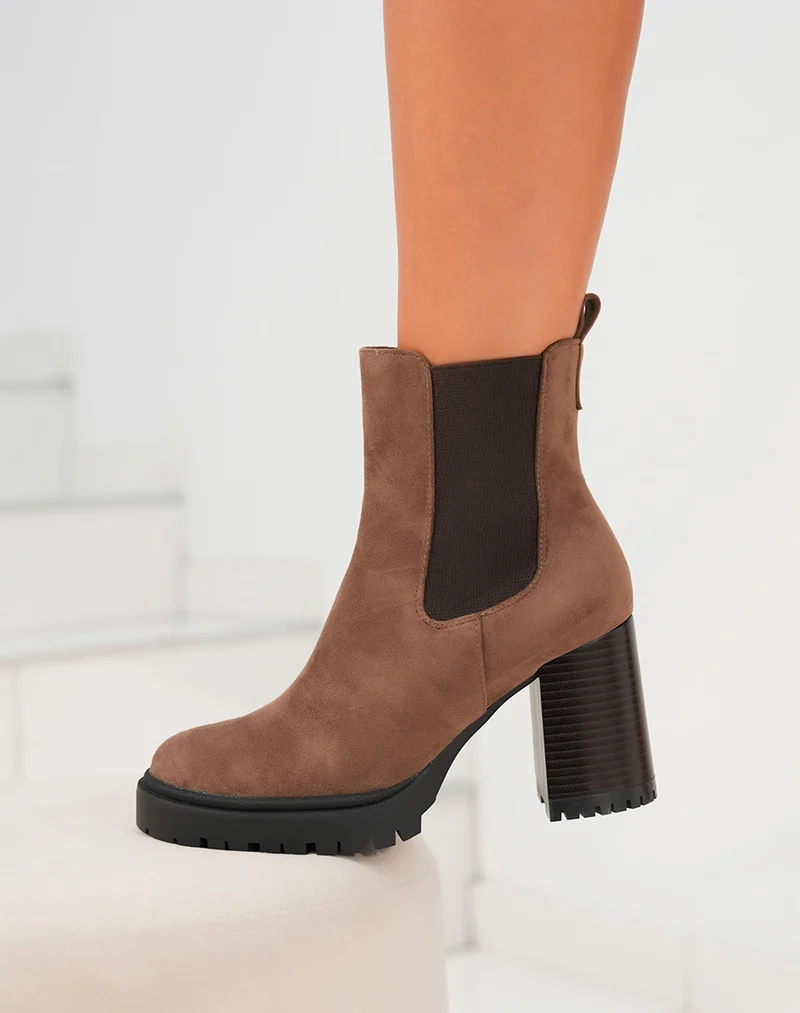 Bottines Chelsea femme en suédine marron avec talon épais et semelle crantée
