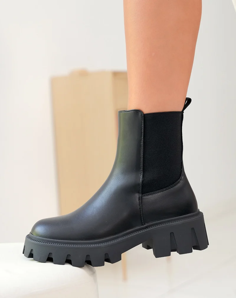 Bottines Montantes Noires Avec Large Élastique