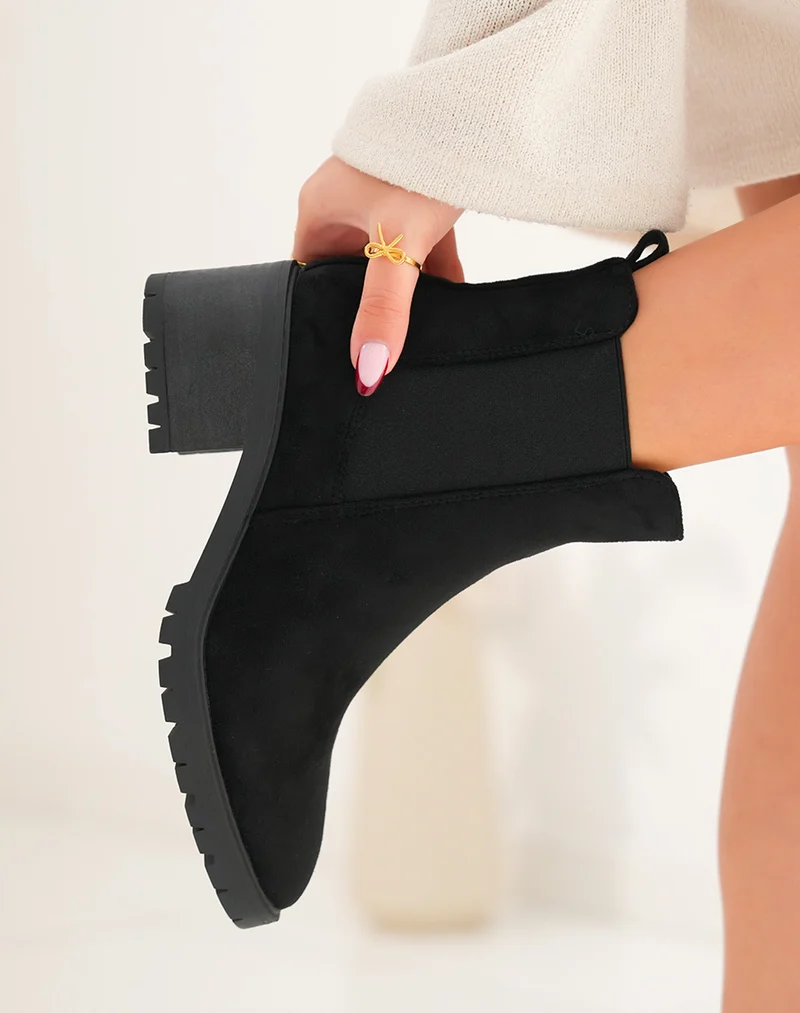 Bottines noires femme style chelsea en suédine