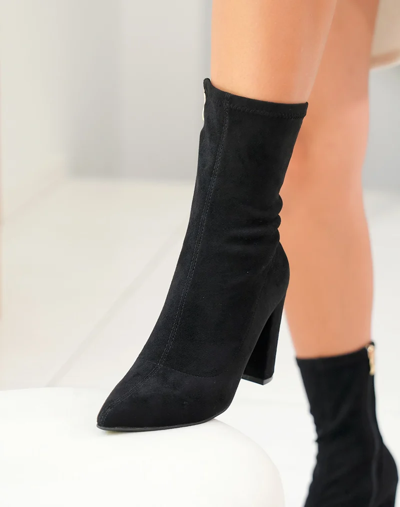 Bottines noires en suédine style chaussette à talon et bout pointu