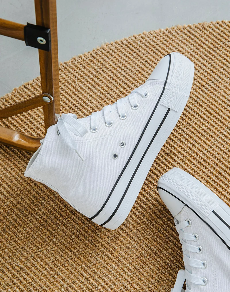 Baskets blanches en toile montantes