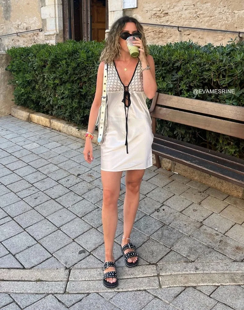 Sandales cloutées noires à boucles