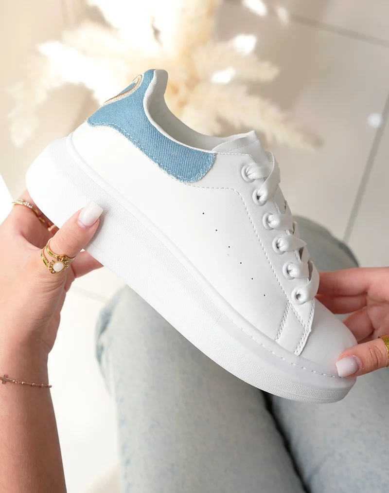 Baskets femme blanches tendance avec empiècement effet jean et détail doré