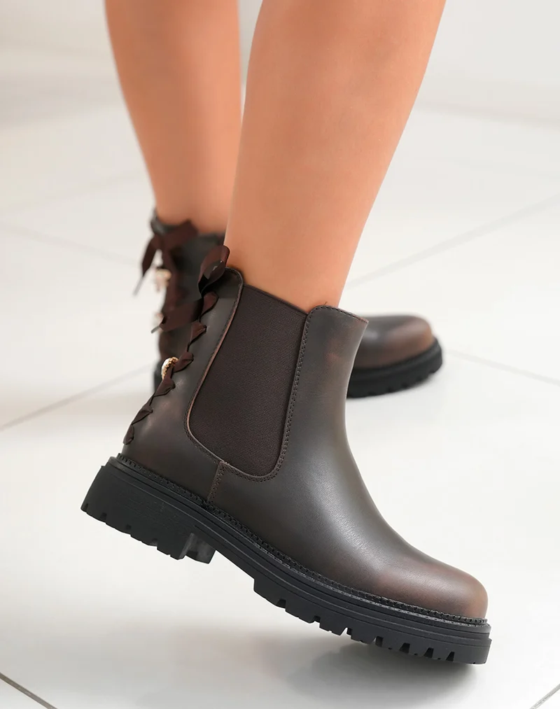 Bottines marron effet délavé style chelsea avec détails dorés