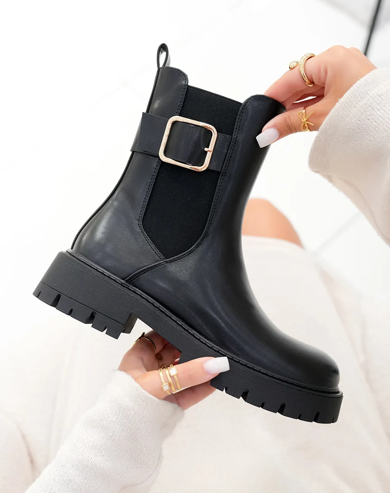 Bottines femme noires style Chelsea avec boucle dorée et semelle crantée
