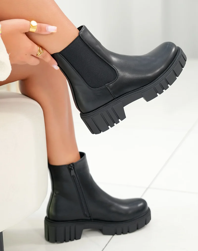Bottines noires style chelsea avec semelle crantée pour femme