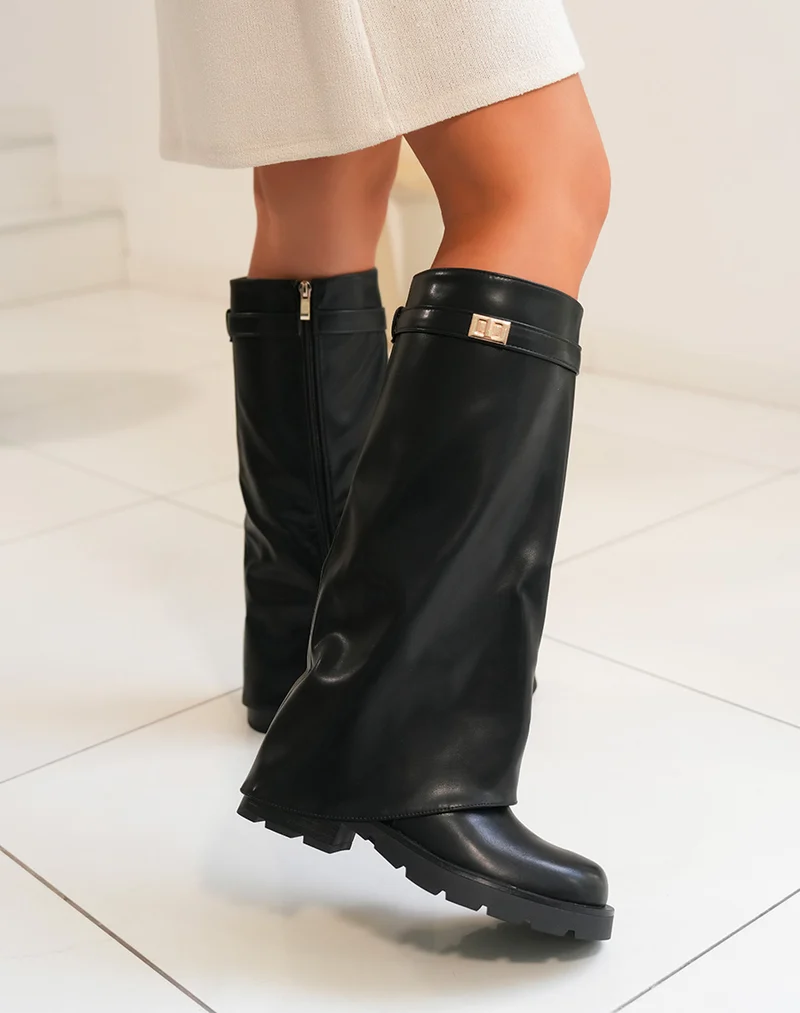 Bottes femme noires à revers avec détail doré et semelle crantée