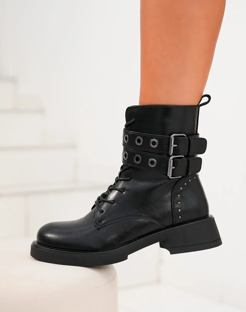 Bottines femme à lacets avec sangles et détails argentés semelle crantée