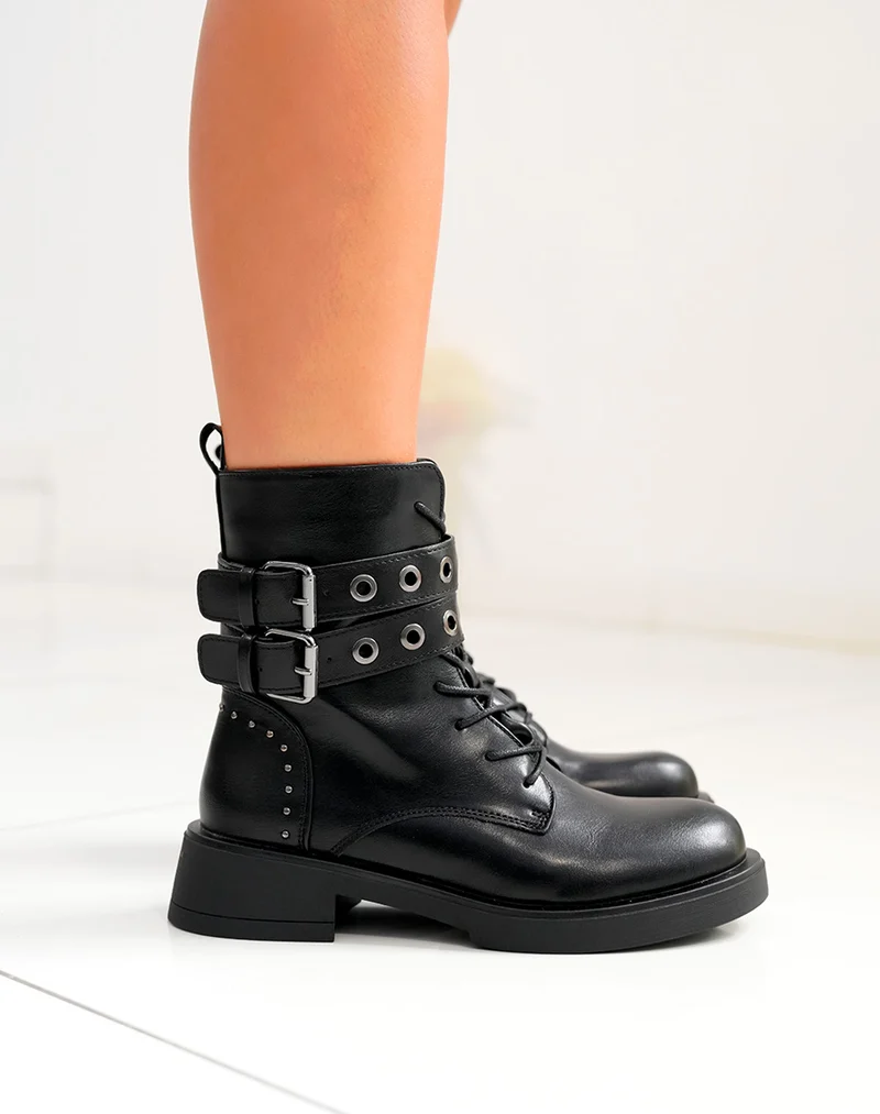 Bottines femme à lacets avec sangles et détails argentés semelle crantée