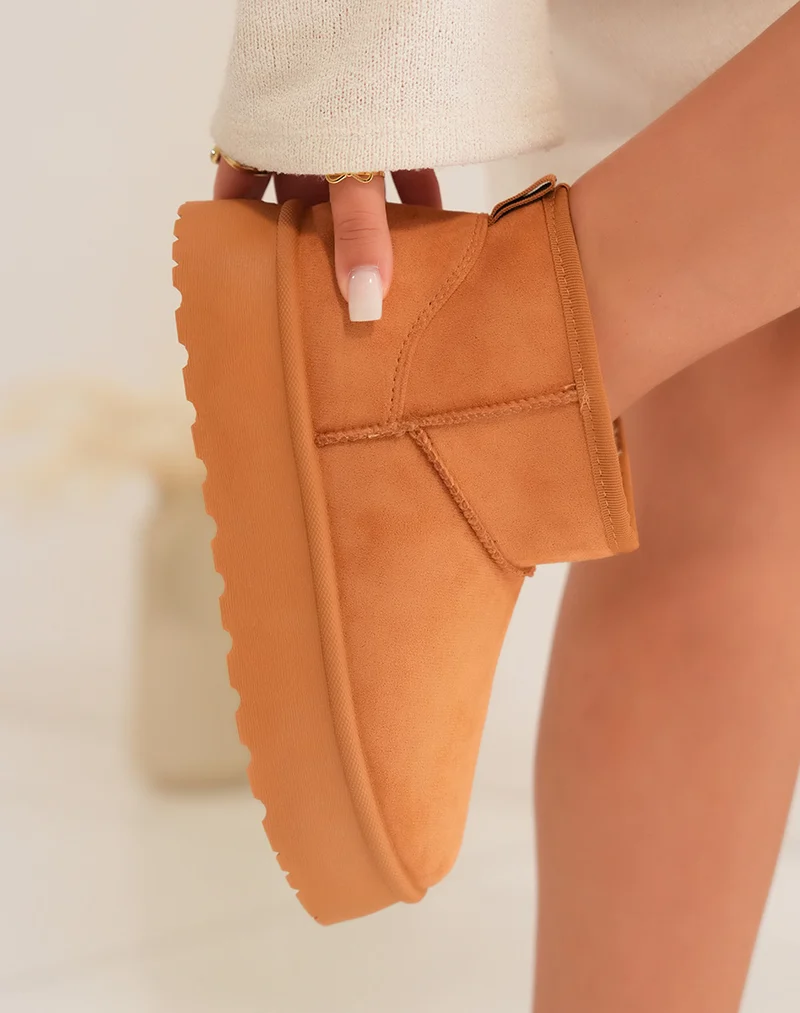 Bottines camel à plateforme fourrées