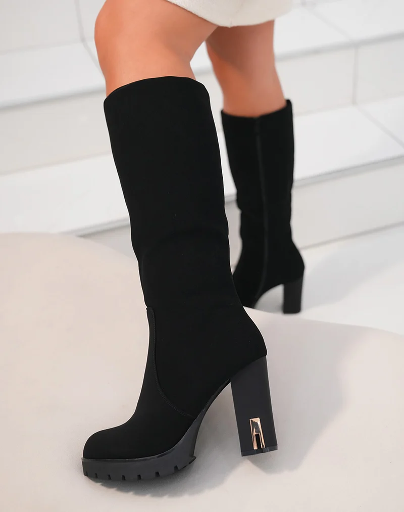 Bottes à talon en suédine noire à détail doré