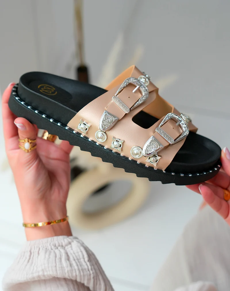 Mules Femme Dorées Métallisées à Sangles Bijoux Argentées et Plateforme Cloutée