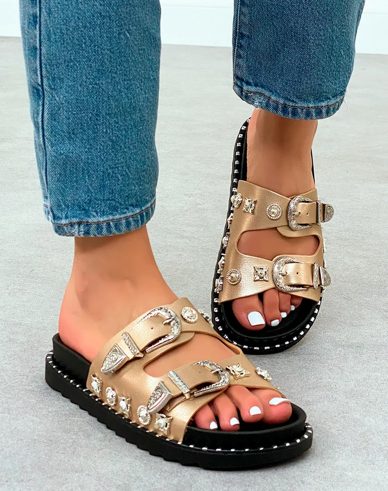 Mules Femme Dorées Métallisées à Sangles Bijoux Argentées et Plateforme Cloutée