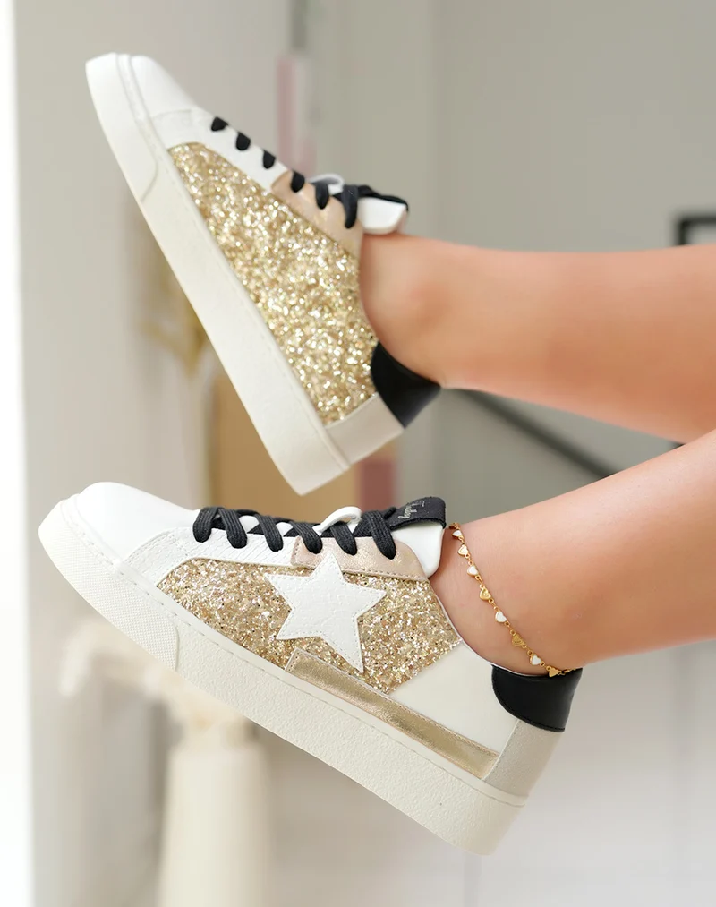 Baskets femme blanche à lacets noires à détail étoile et empiècements