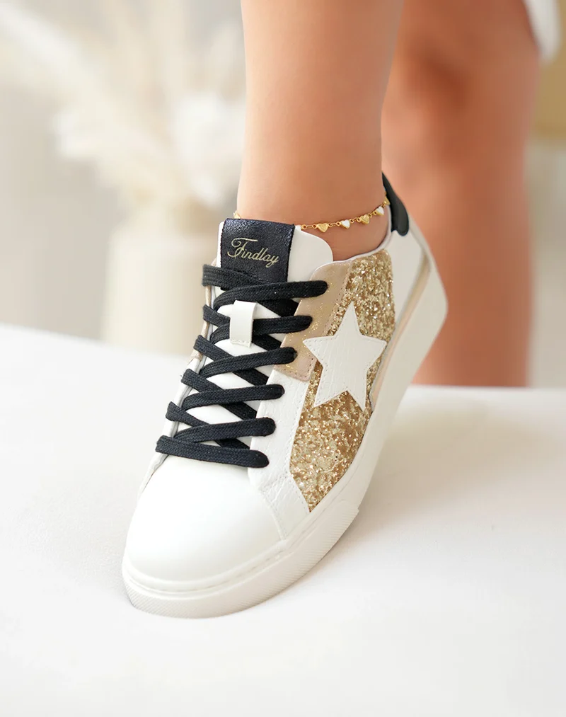 Baskets femme blanche à lacets noires à détail étoile et empiècements