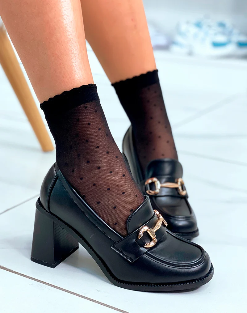 Mocassins noires à talon carré avec détail doré