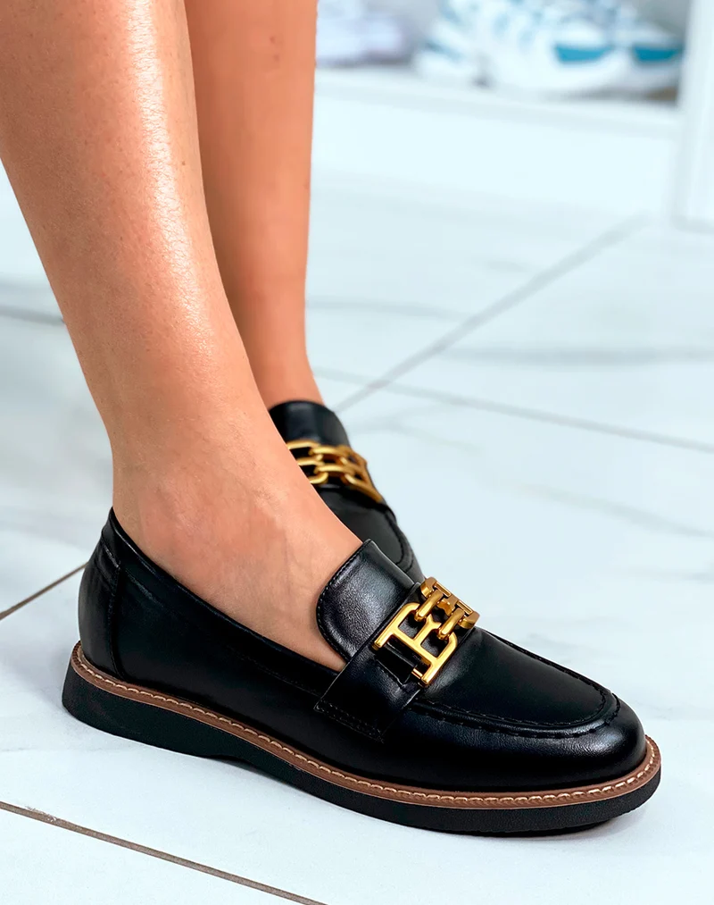 Mocassins noires avec détails dorés mat pour femme