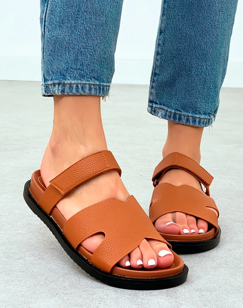 Mules Camel Grainées avec Bride Scratch – Glamour et Confortable
