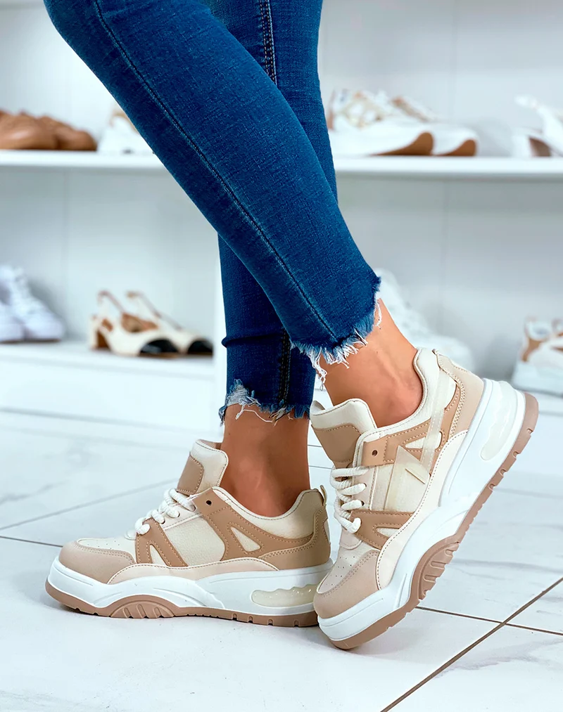 Baskets bi-couleur beige et blanc à motif et à lacets effet corde