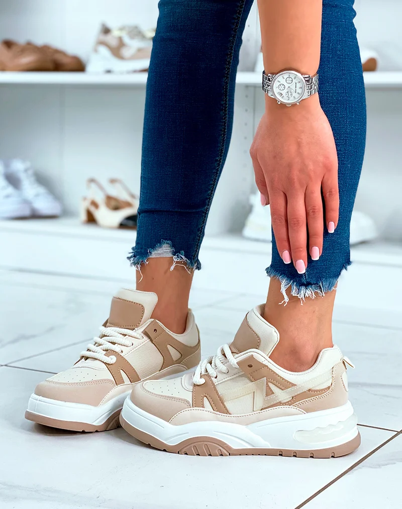 Baskets bi-couleur beige et blanc à motif et à lacets effet corde