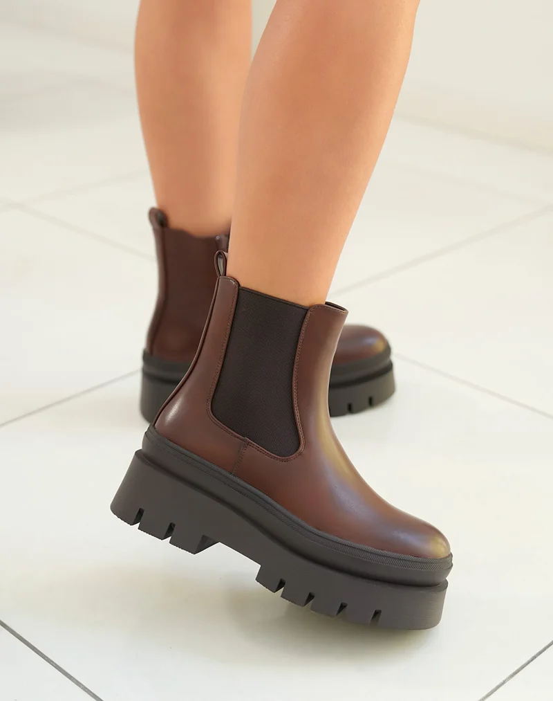 Bottines femme marron style Chelsea avec plateforme épaisse et semelle crantée