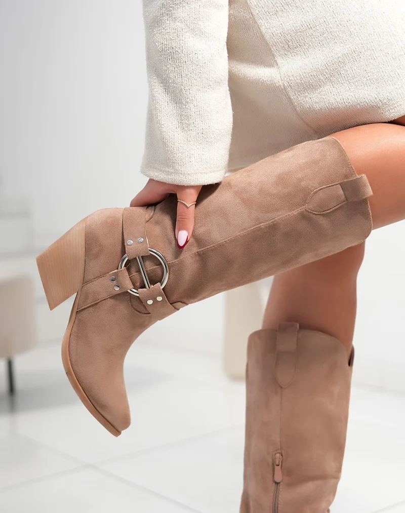 Bottes cowboy femme taupe en suédine avec boucle argentée et talon épais