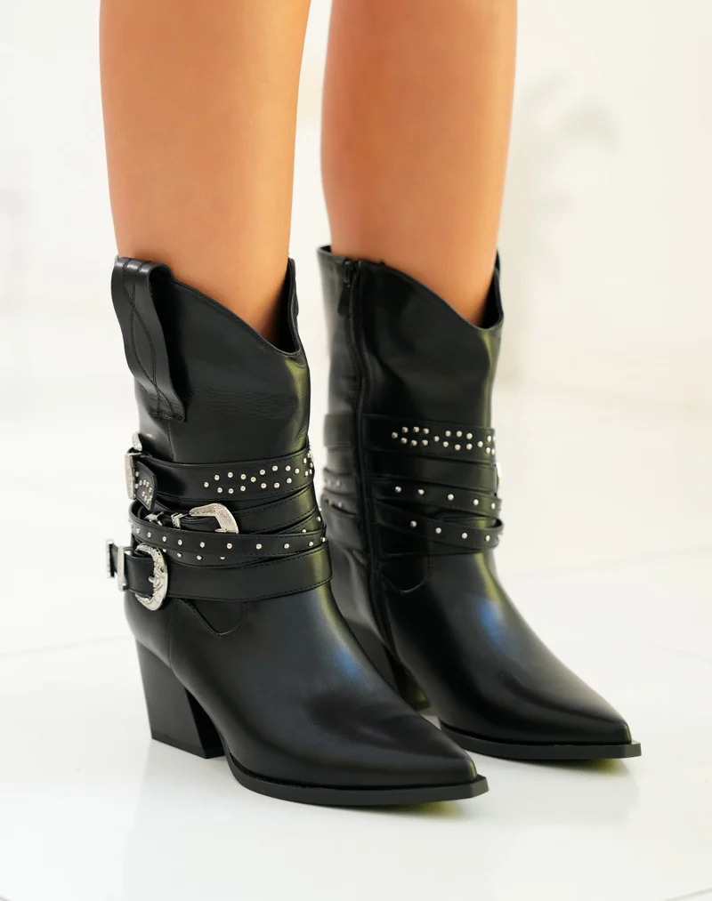 Bottines femme noires style cow-boy avec boucles ceinture et talon biseauté