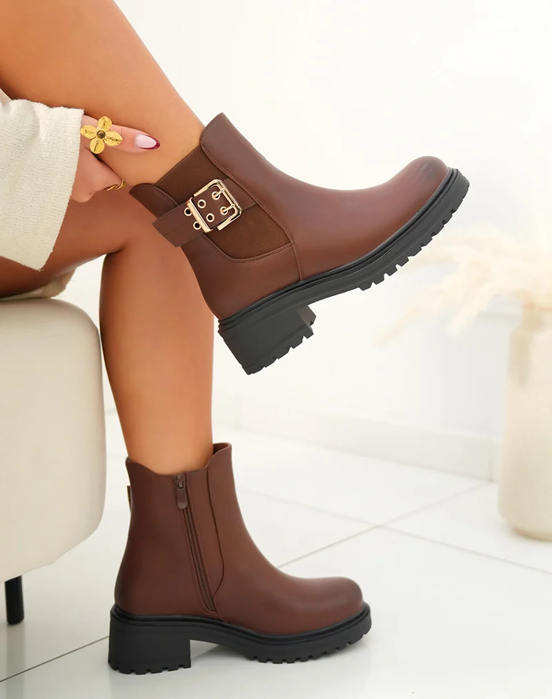Bottines femme camel avec lanière dorée et semelle crantée