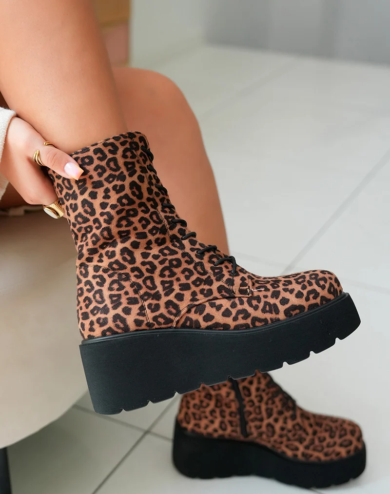Bottines Femme Montantes en Suédine à Motif Léopard avec Talon Épais