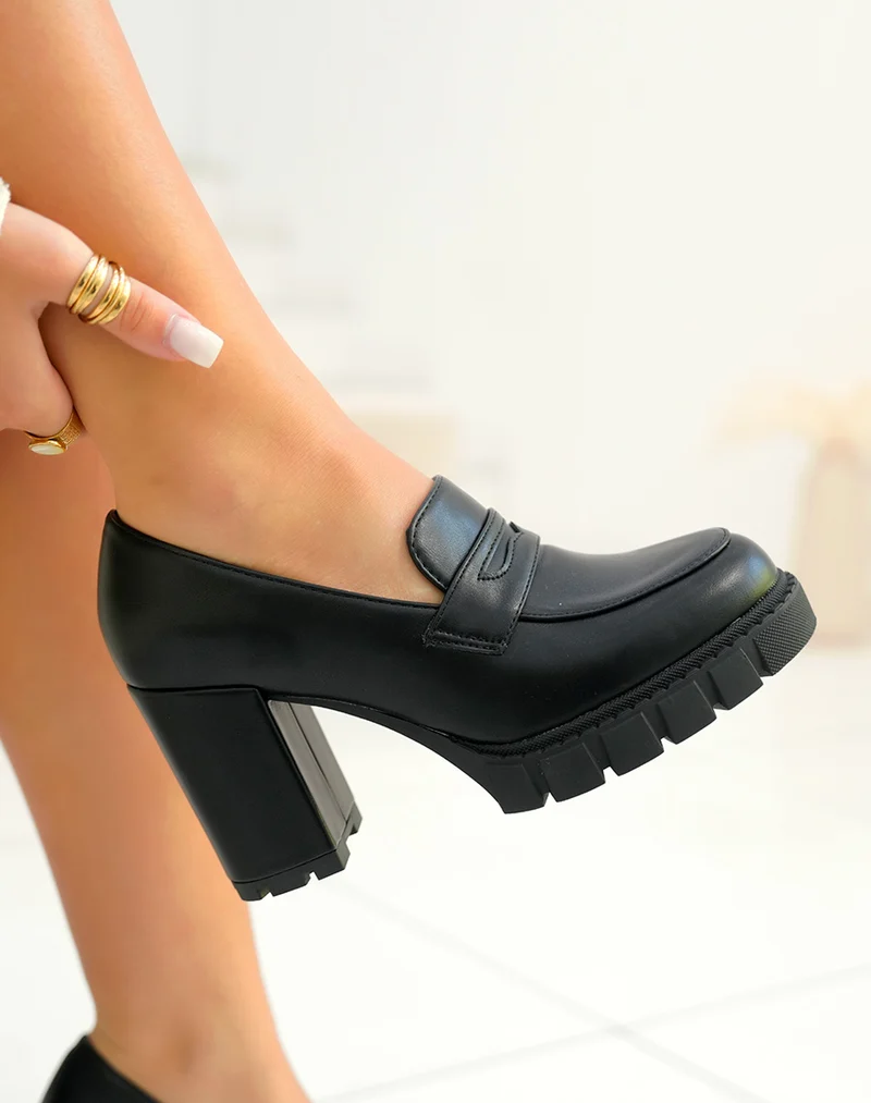 Mocassins noires mat à talons pour femme