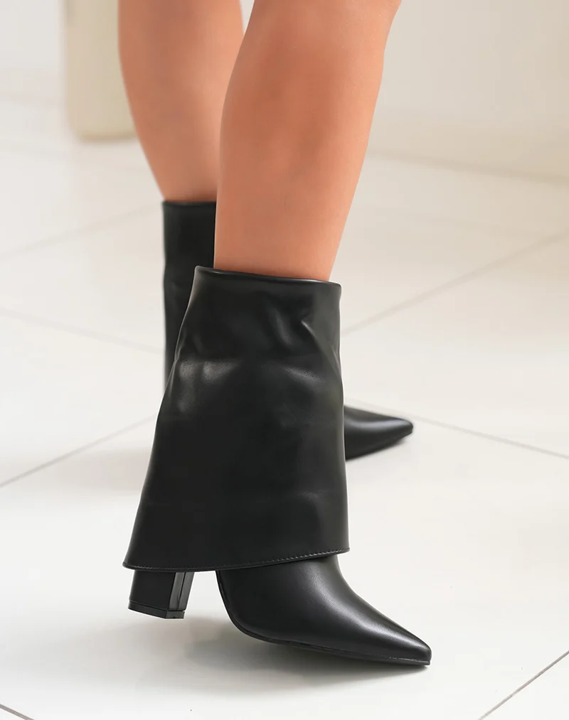 Bottines montantes noires repliées à bout pointus