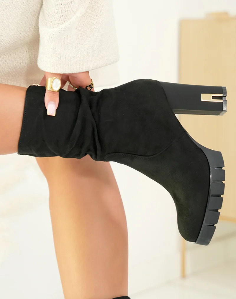 Bottines noires effet daim à talons avec détail doré pour femme