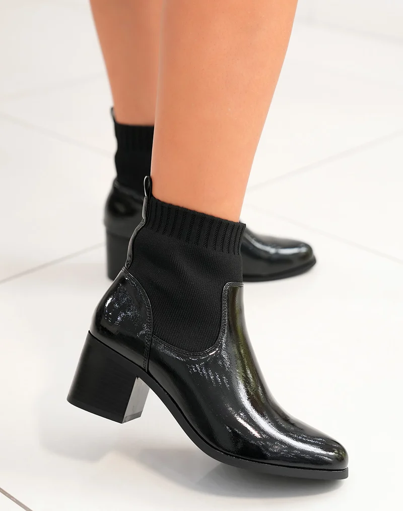 Bottines Noires Vernies à Talons Effet Chaussette - La Fusion de l'Élégance et du Confort Moderne