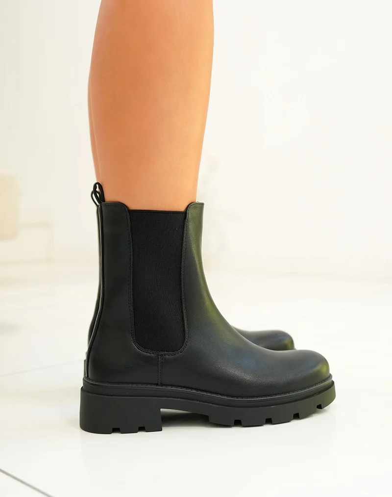 Bottines noires montantes style chelsea avec semelle crantée pour femme