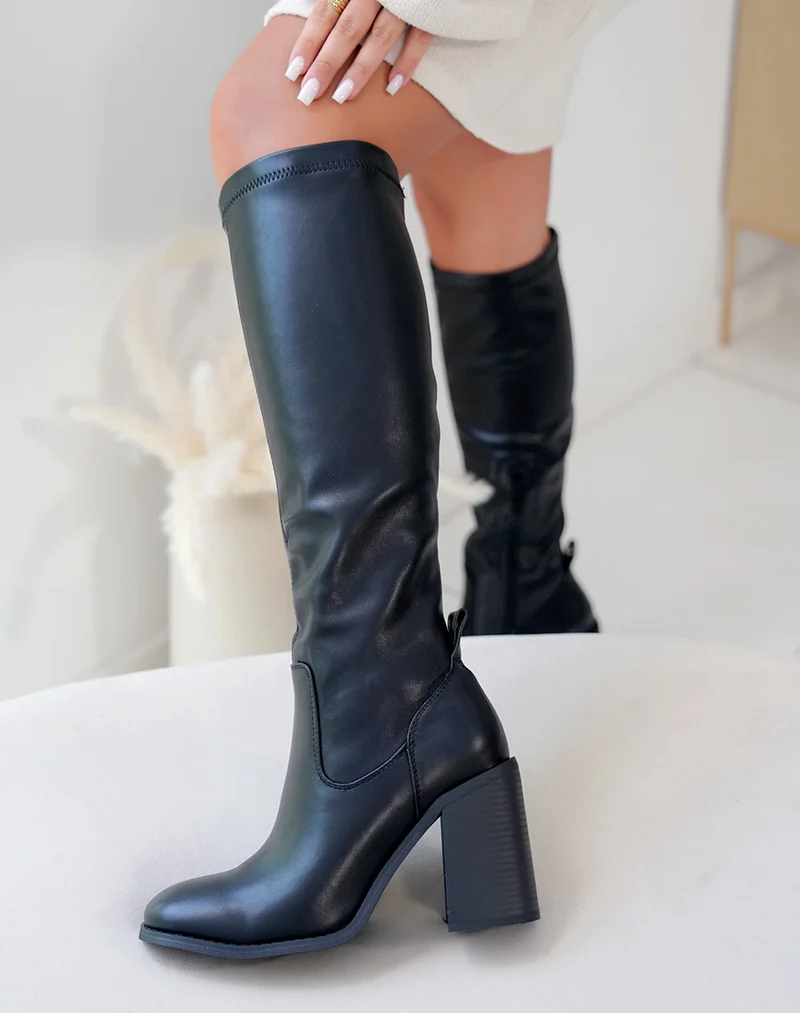 Bottes Noires à Talon Épais : Un Classique Audacieux