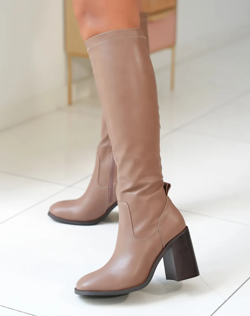 Bottes Beiges Foncées à Talon Épais : L'Élégance Hivernale