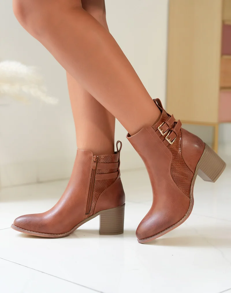 Bottines Camel Bi-Matière : Un Classique Raffiné Réinventé