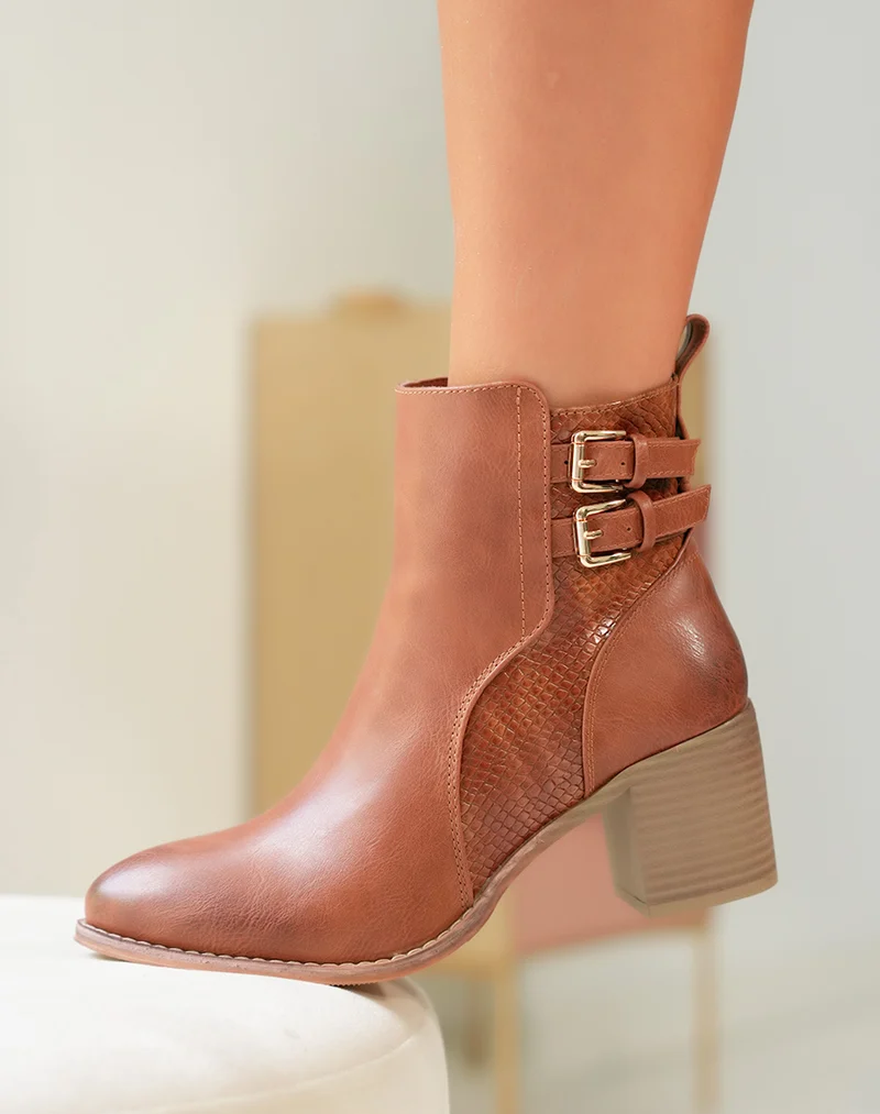 Bottines Camel Bi-Matière : Un Classique Raffiné Réinventé